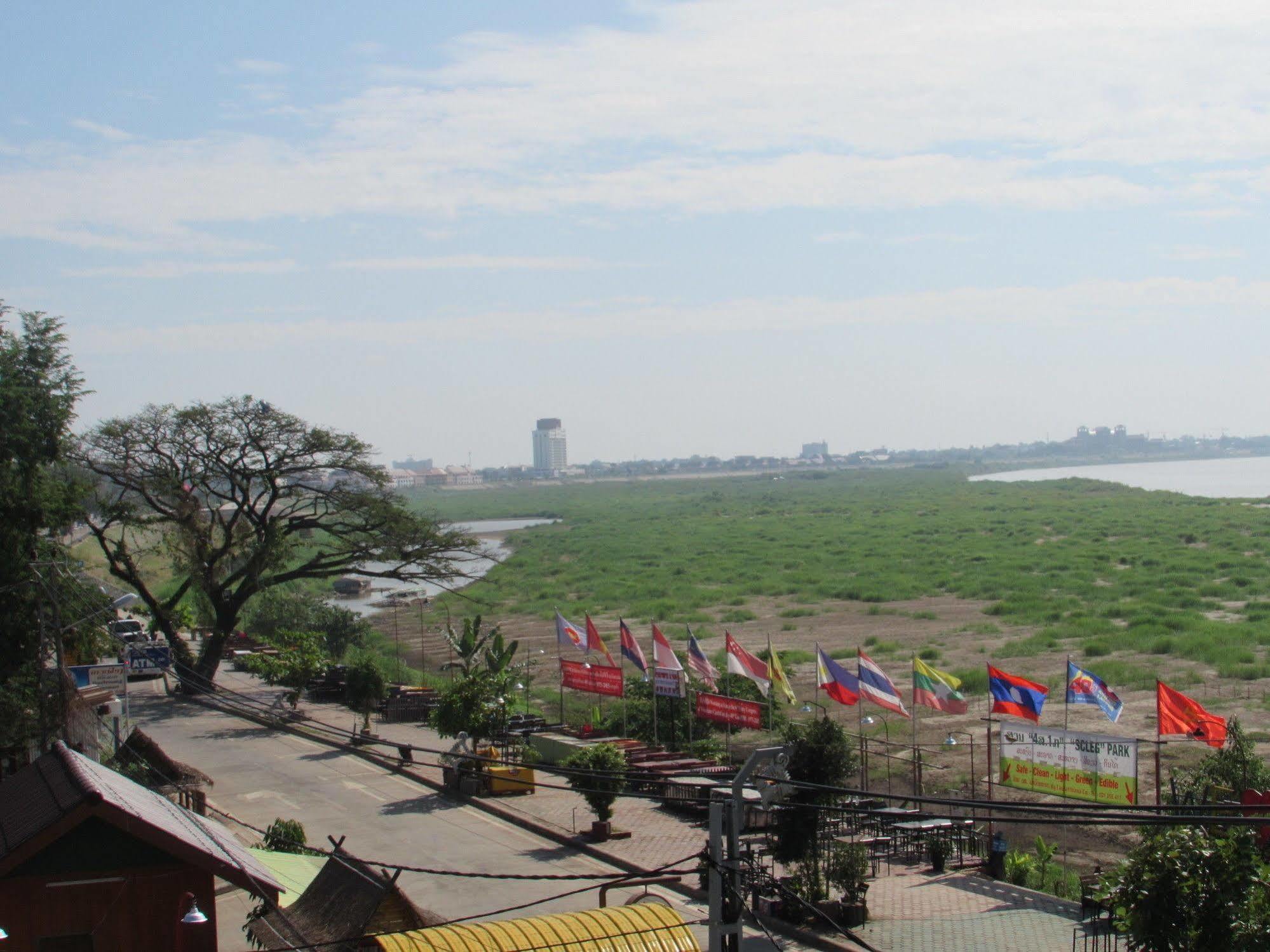 Nalinthone Guesthouse Ban Nongdouang Экстерьер фото